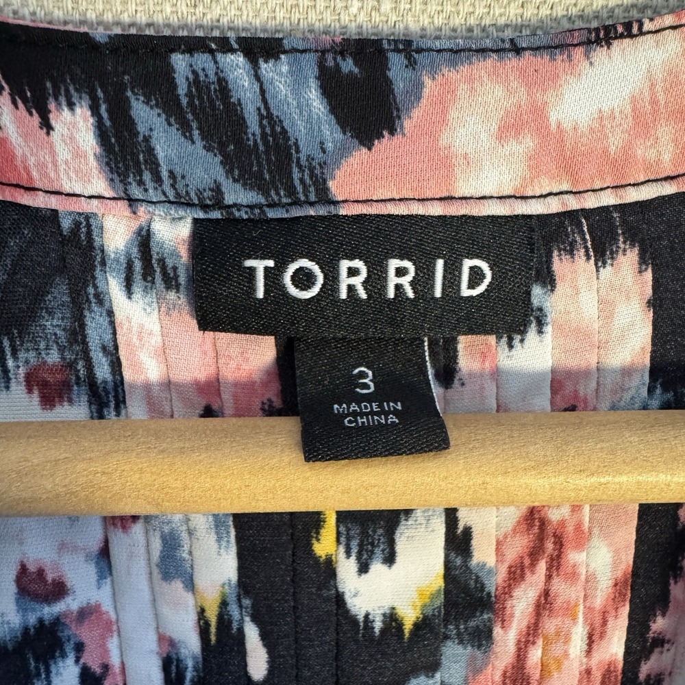 Torrid Watercolor Floral Print Long Sleeve Button Down Blouse | Women's‎ Plus 3X - Picture 5 of 8